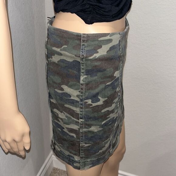 Free People camouflaged mini skirt 97% cotton, 3% elastane - Picture 2 of 5